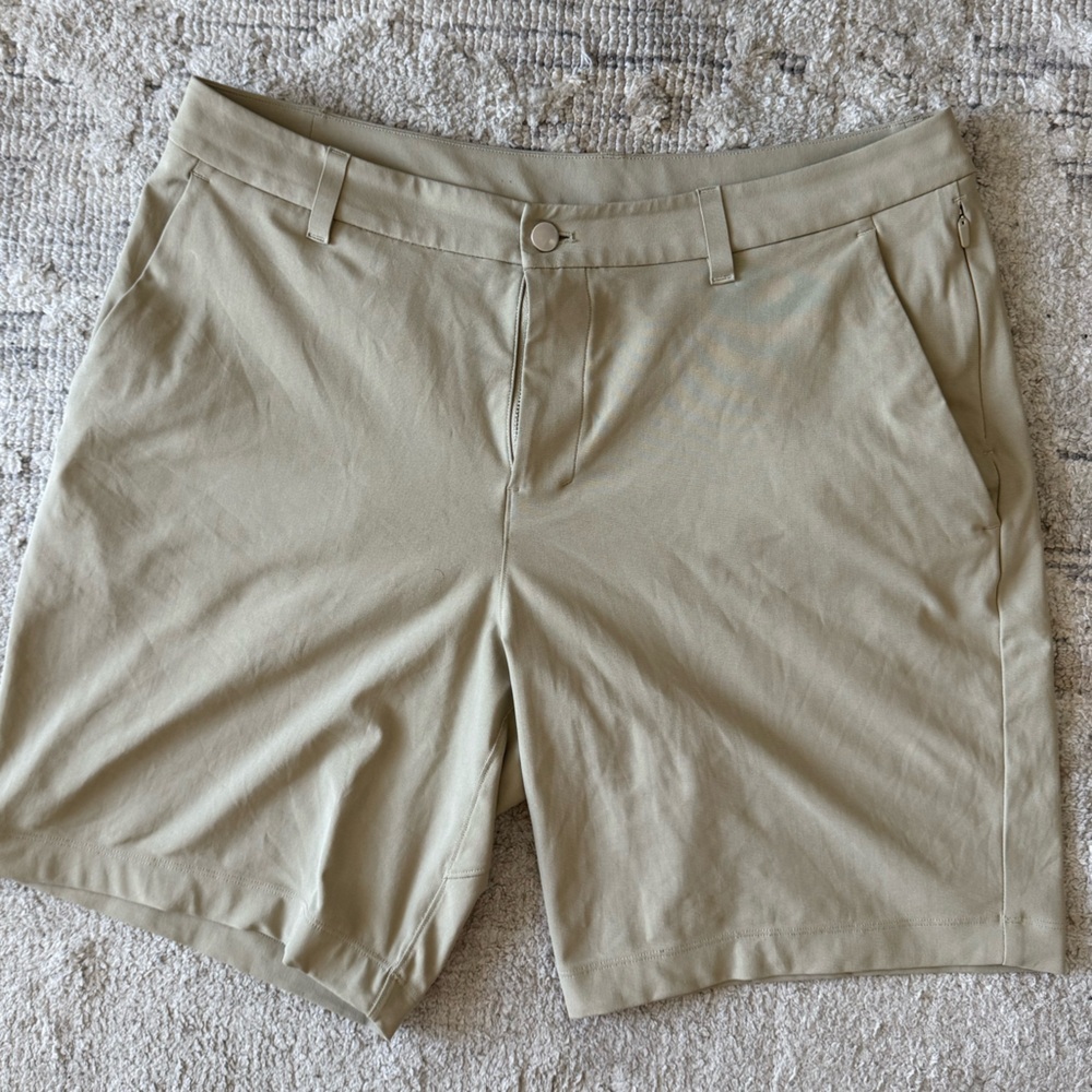 Lululemon Commission Shorts 9” - Size 33 (Khaki/Tan)